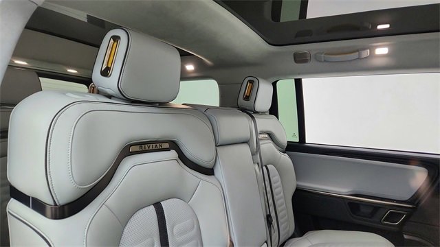 Used 2024 Rivian R1S Launch Edition image 26