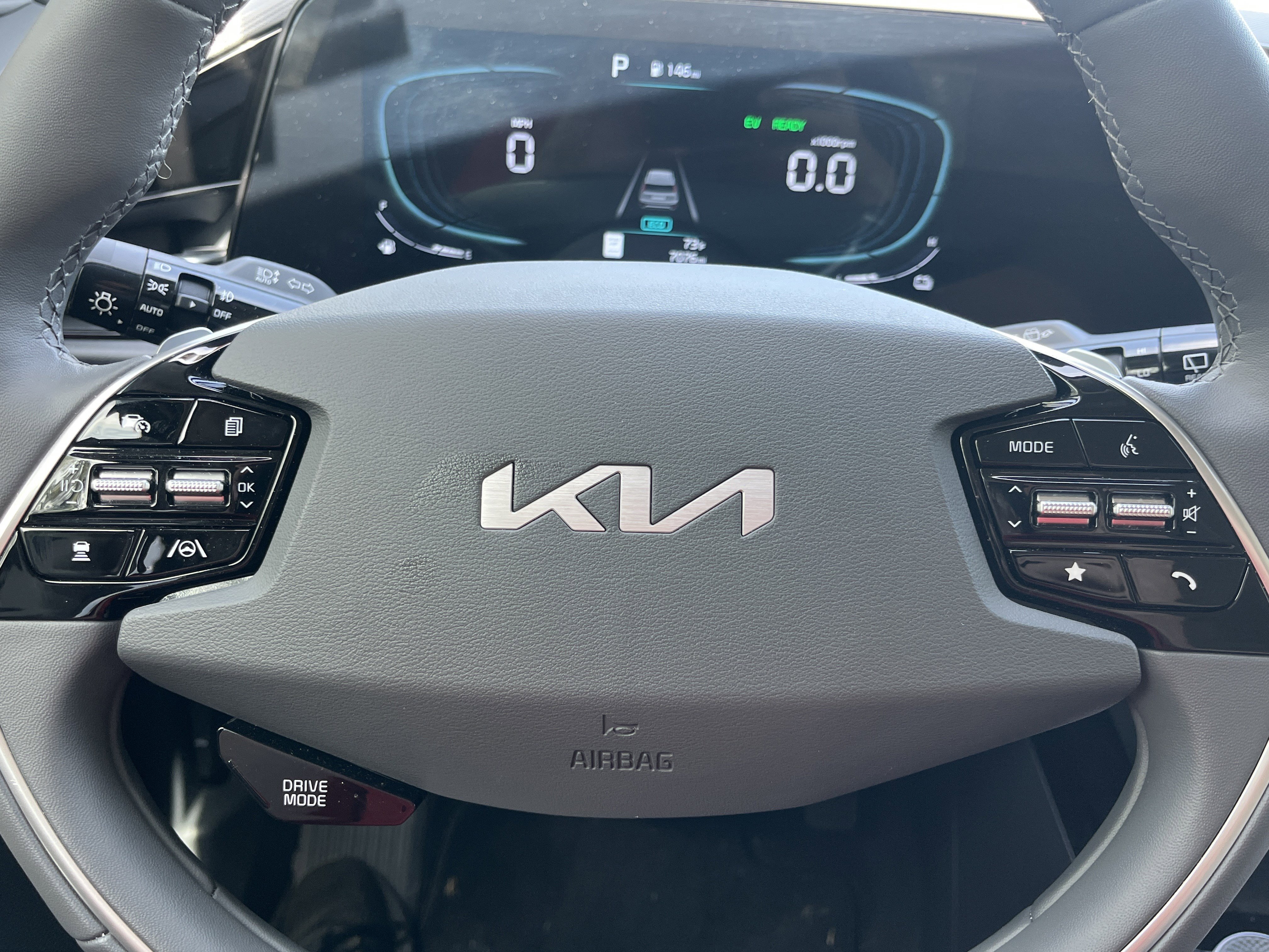 Used 2025 Kia Niro SX FWD image 11