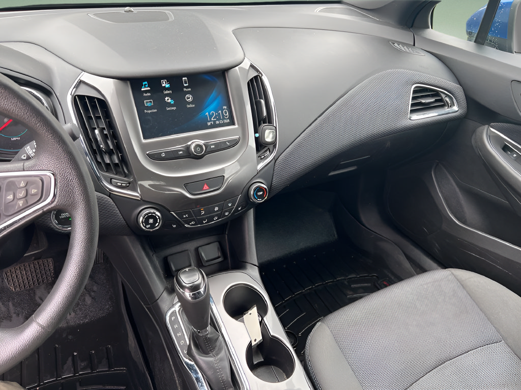 Used 2018 Chevrolet Cruze LT w/ Convenience Package FWD image 24