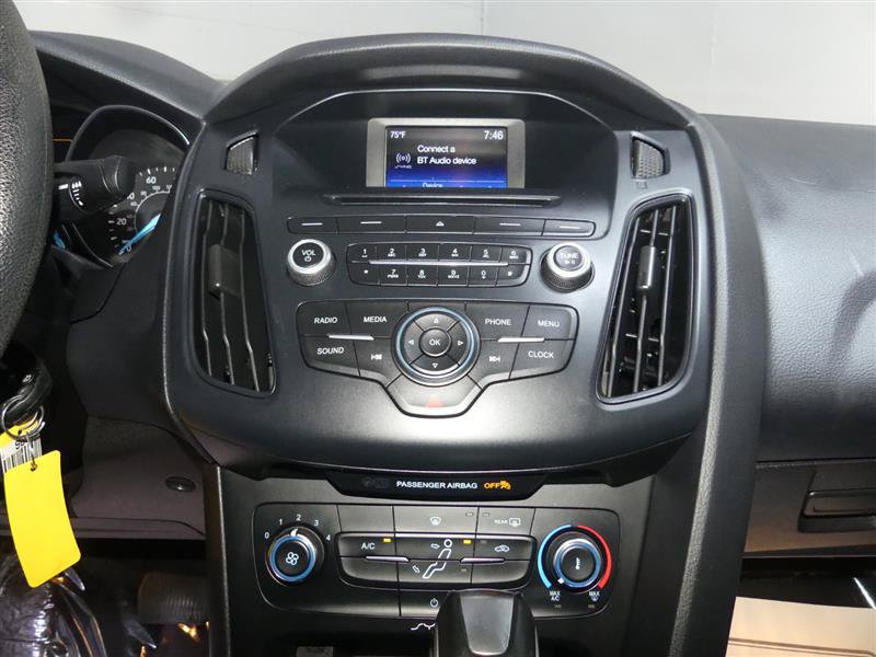 Used 2015 Ford Focus SE w/ Reverse Sensing Package FWD image 35