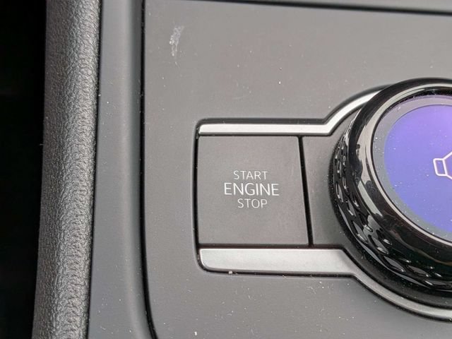 Used 2025 Volkswagen Tiguan SE FWD image 29