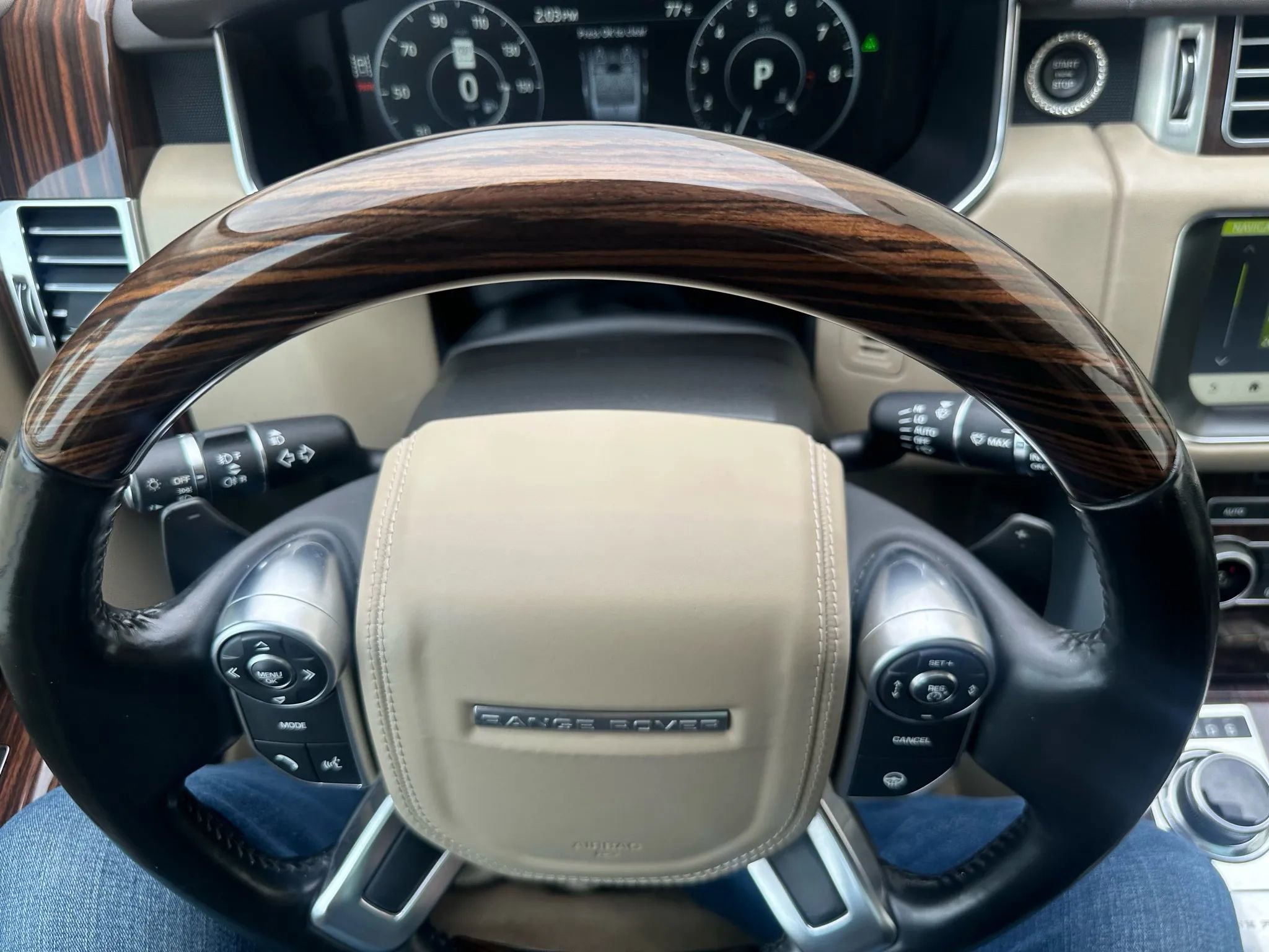 Used 2017 Land Rover Range Rover HSE image 40