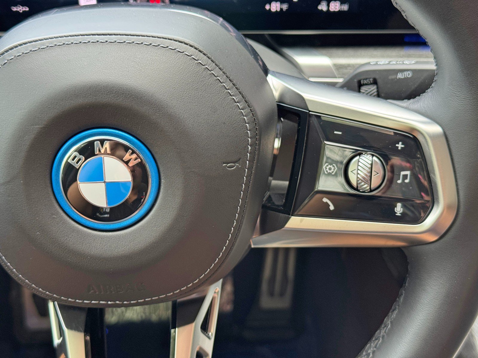 Used 2023 BMW i7 xDrive60 w/ Executive Package 2 AWD/4WD image 24