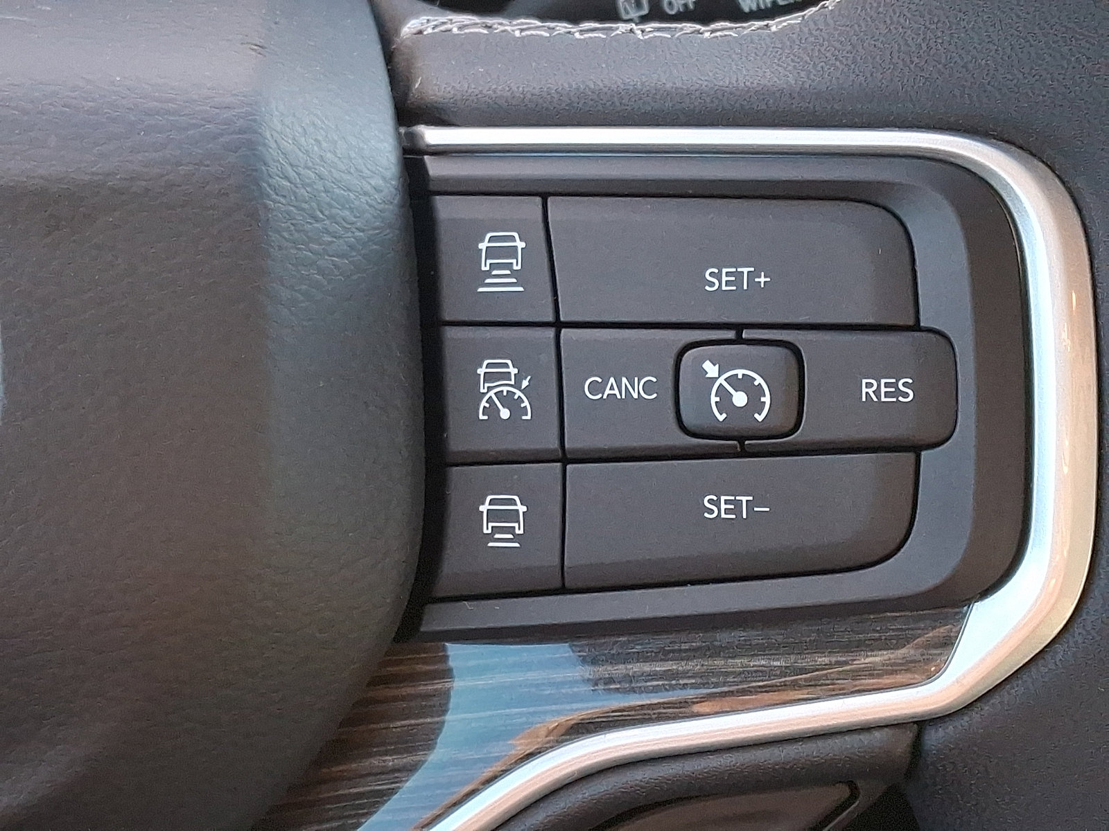 Certified 2022 Jeep Wagoneer Series II w/ Premium Group I image 24