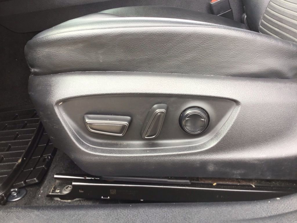 Used 2021 Toyota Camry SE image 9