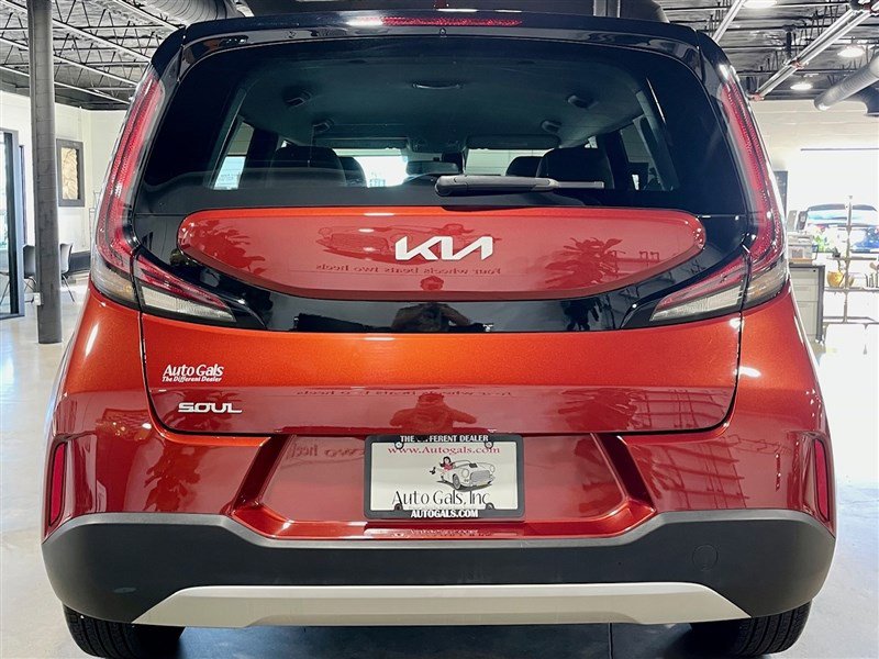 Used 2023 Kia Soul LX w/ LX Technology Package image 4