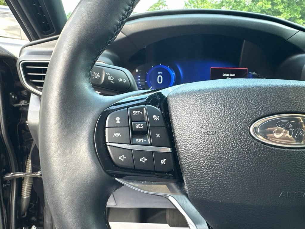 Used 2023 Ford Explorer Platinum w/ Technology Package AWD/4WD image 29