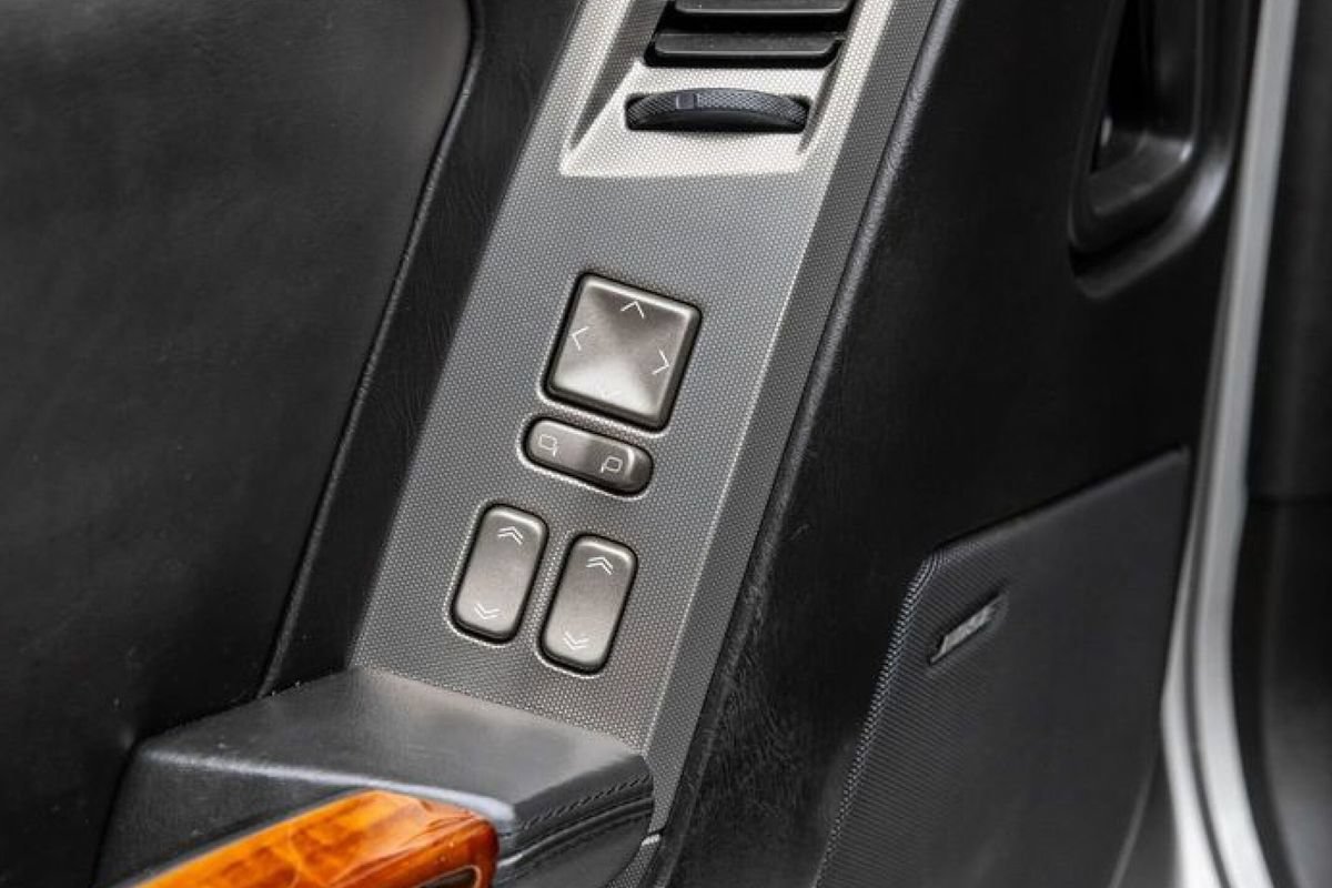 Used 2007 Cadillac XLR RWD image 35