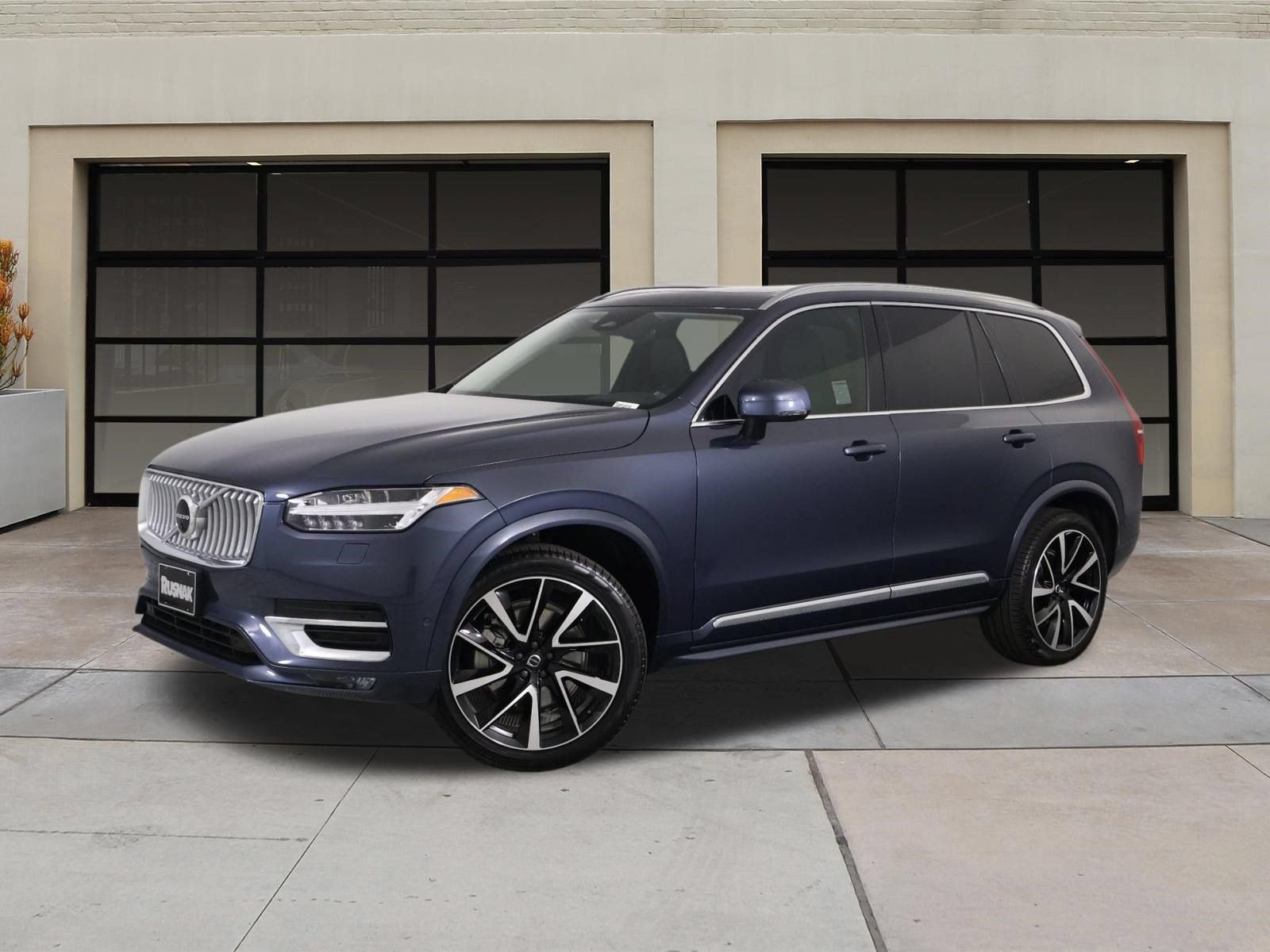 Certified 2023 Volvo XC90 B6 Plus AWD/4WD image 3