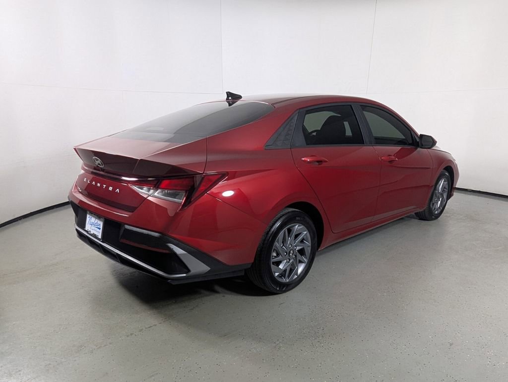 Used 2024 Hyundai Elantra SEL image 8