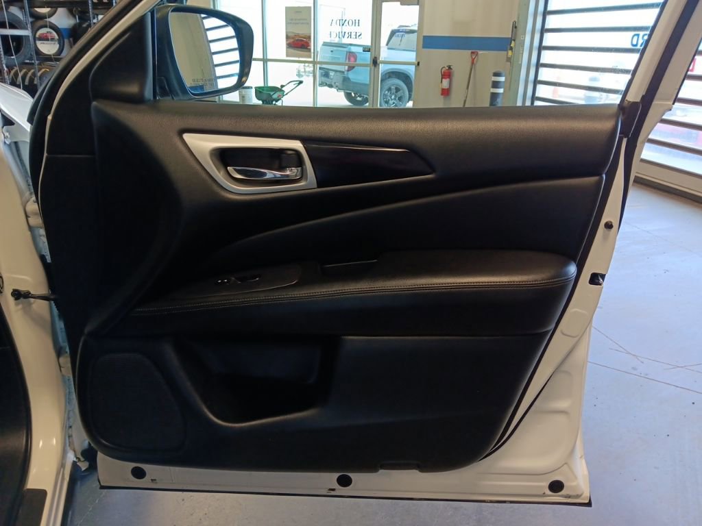 Used 2018 Nissan Pathfinder S AWD/4WD image 36