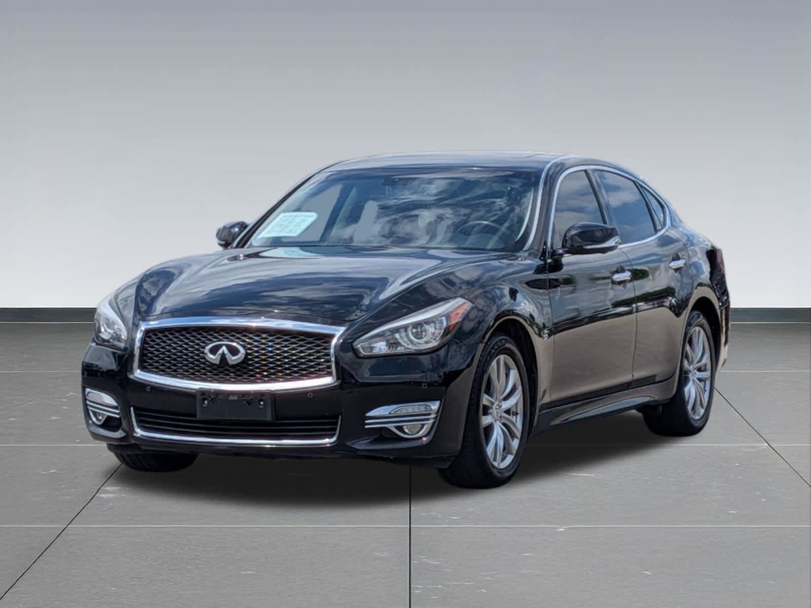 Used 2018 INFINITI Q70 Luxe RWD image 9
