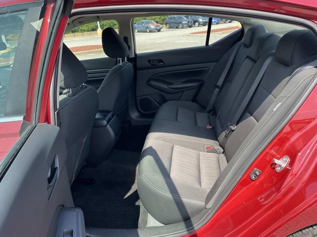 Used 2025 Nissan Altima 2.5 SV FWD image 9