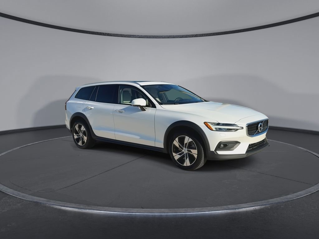 Used 2022 Volvo V60 T5 Cross Country AWD/4WD image 2