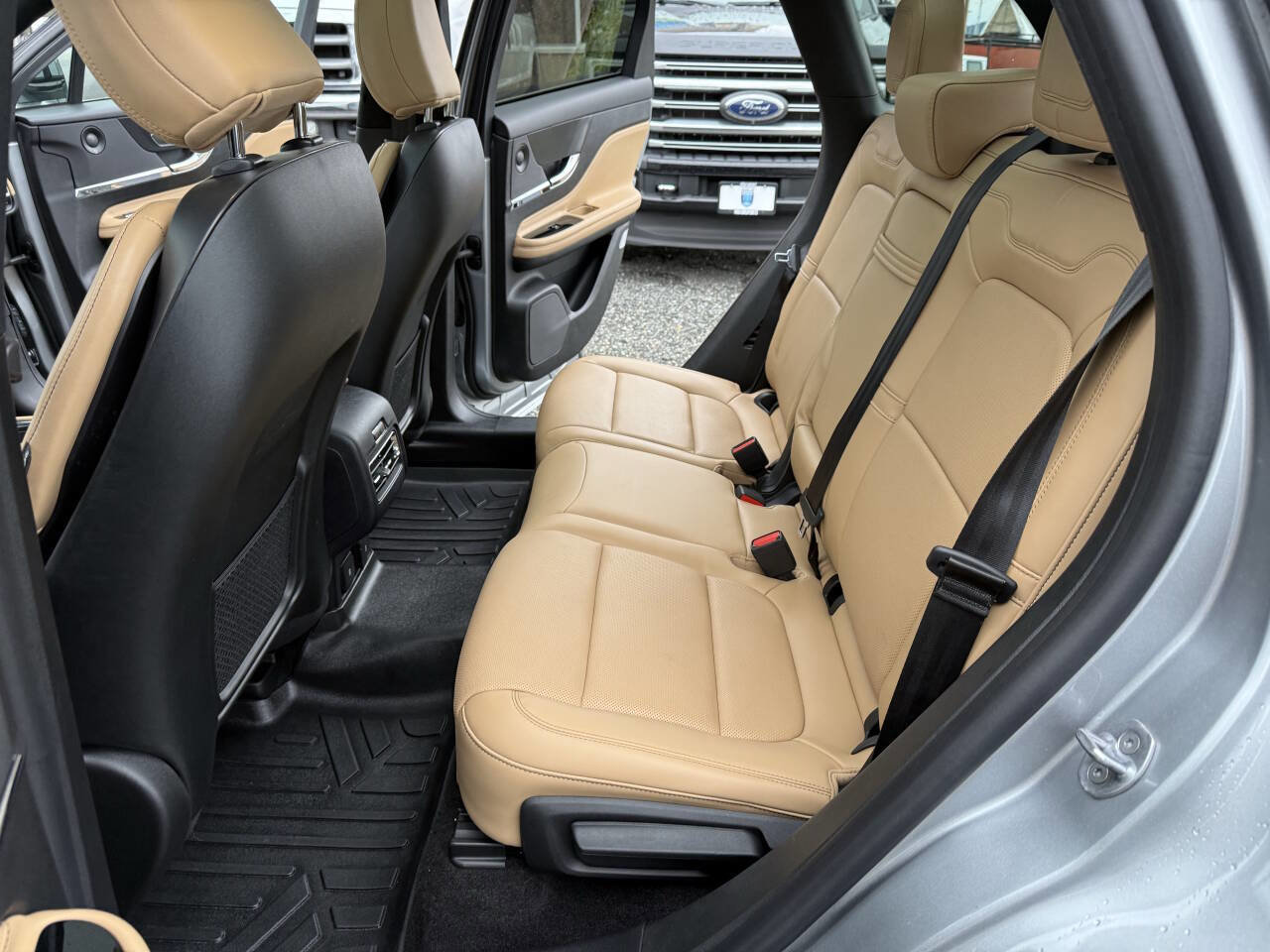 Used 2023 Lincoln Corsair Reserve w/ Equipment Group 202A FWD image 11