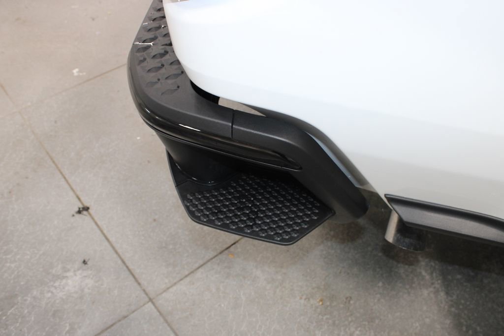 New 2025 Chevrolet Colorado Z71 w/ Midnight Edition image 13