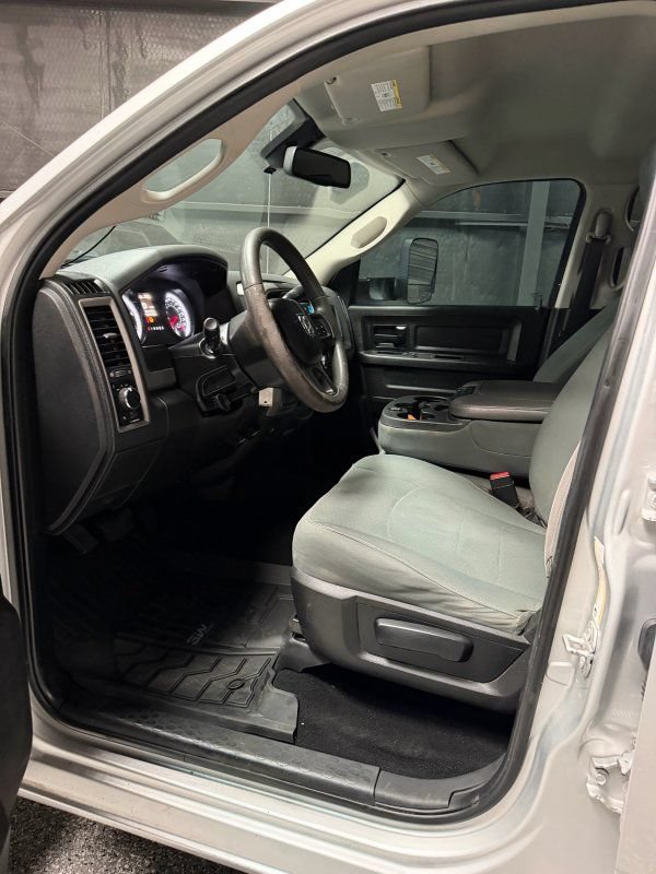 Used 2018 RAM 2500 Tradesman w/ Chrome Appearance Group AWD/4WD image 9