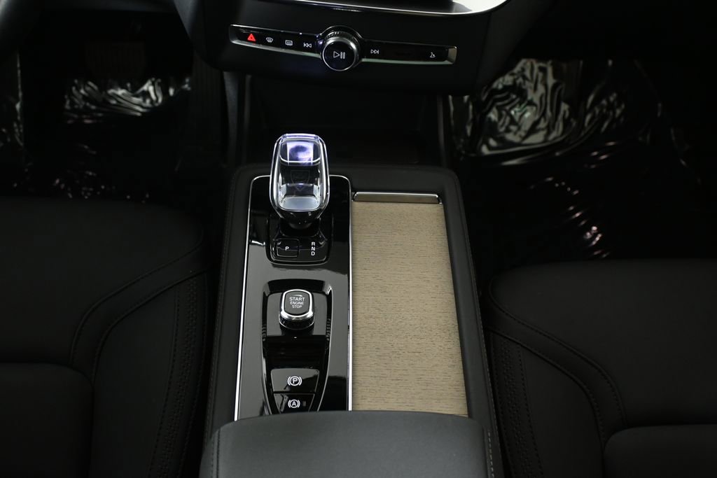 Used 2025 Volvo XC90 B5 Plus w/ Protection Package Premier image 23