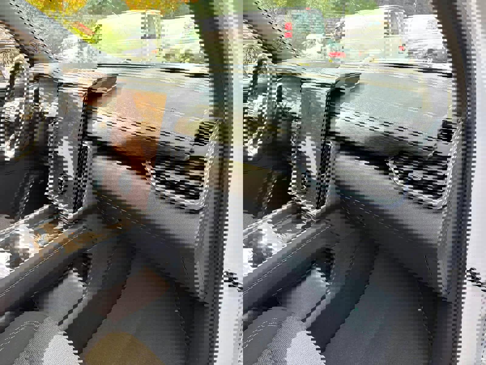 Used 2025 GMC Acadia Elevation image 9