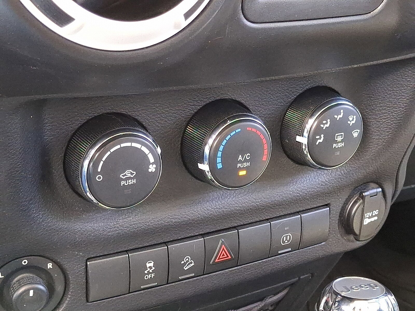 Used 2017 Jeep Wrangler Unlimited Sahara w/ Dual Top Group AWD/4WD image 16