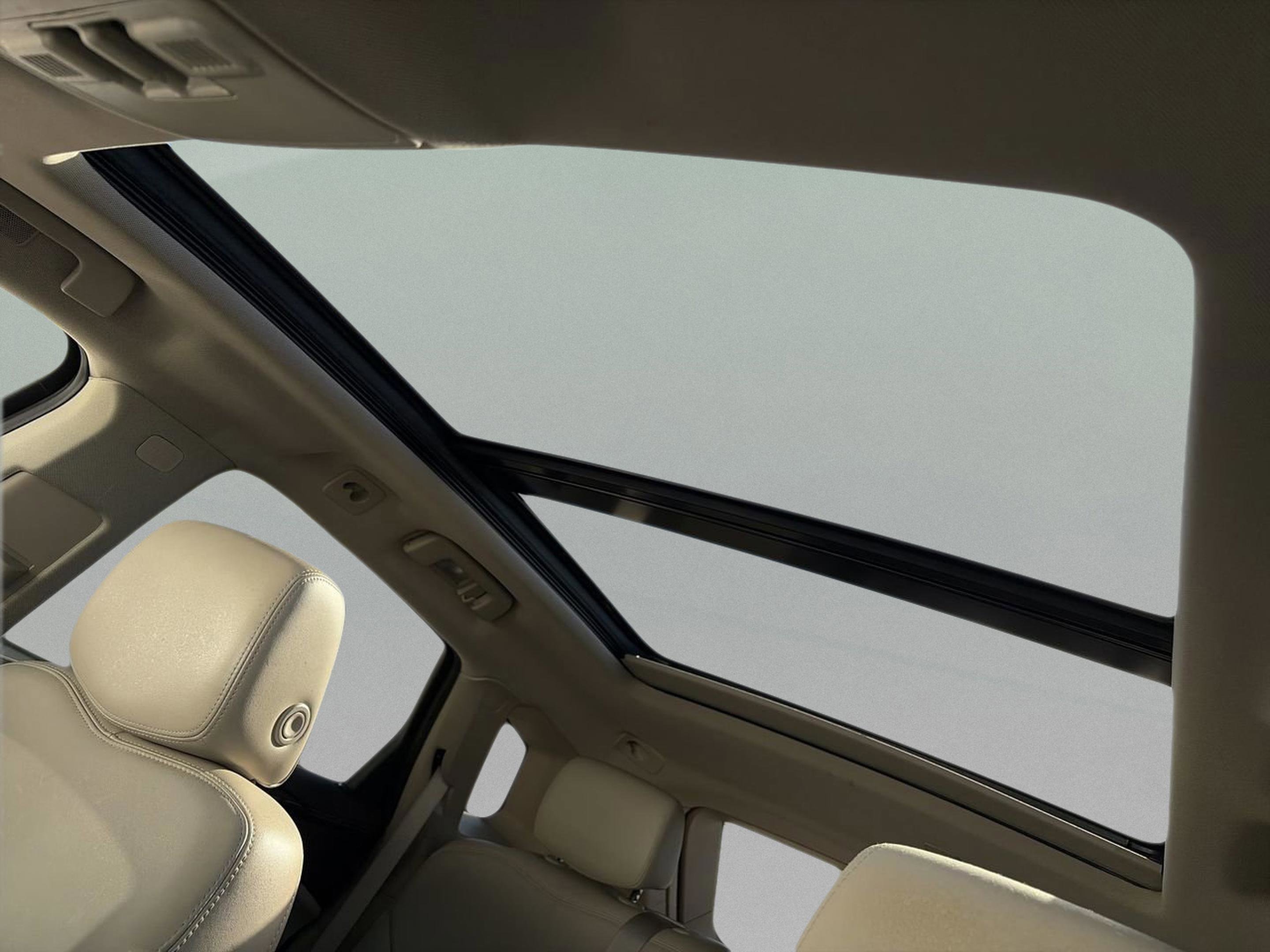 Used 2016 Cadillac SRX Luxury w/ Driver Awareness Package image 20