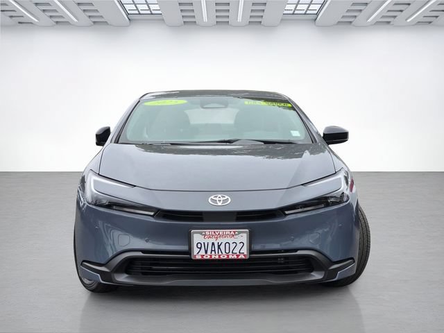Used 2025 Toyota Prius LE FWD image 2