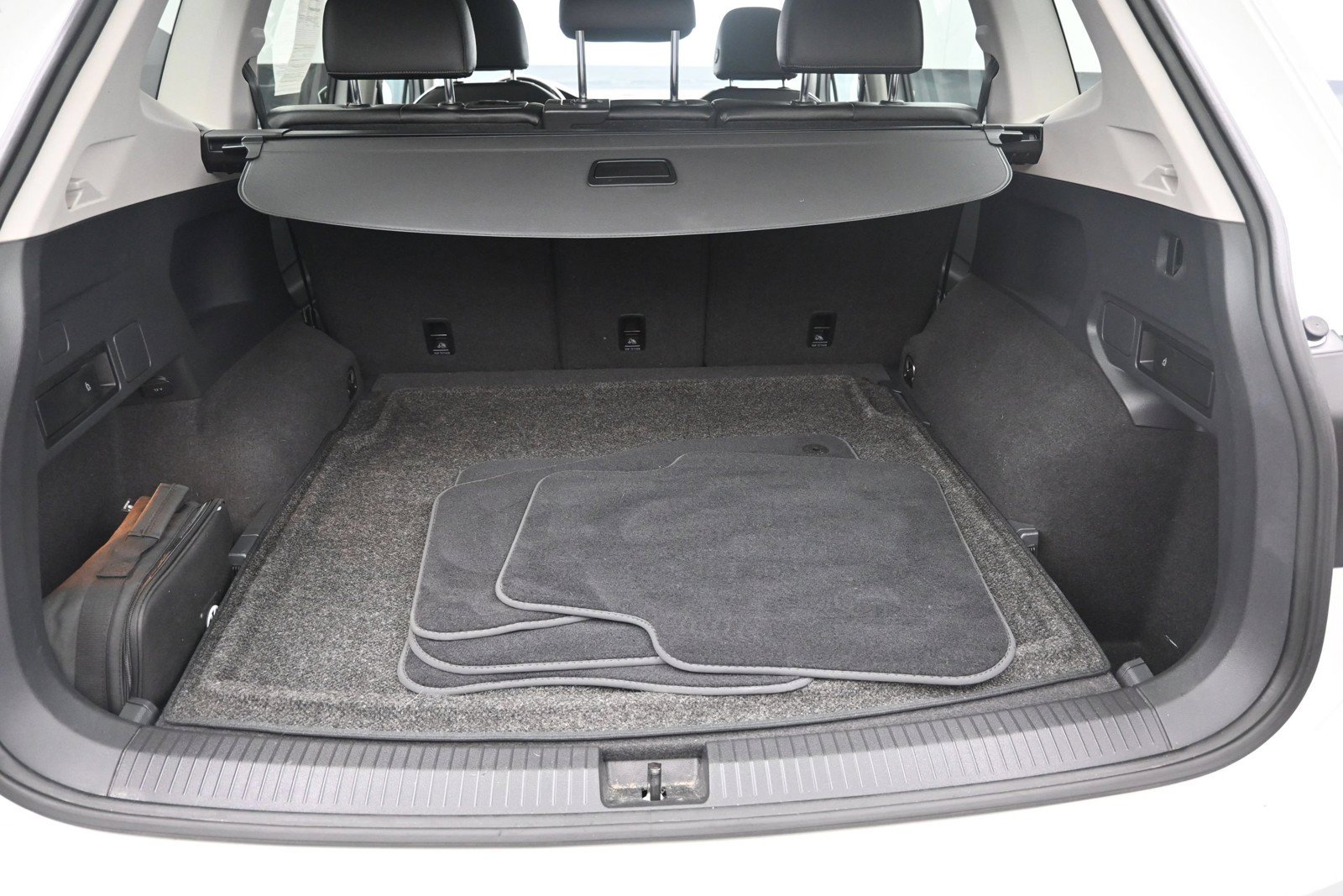 Used 2019 Volkswagen Tiguan SE w/ Panoramic Sunroof Package AWD/4WD image 23