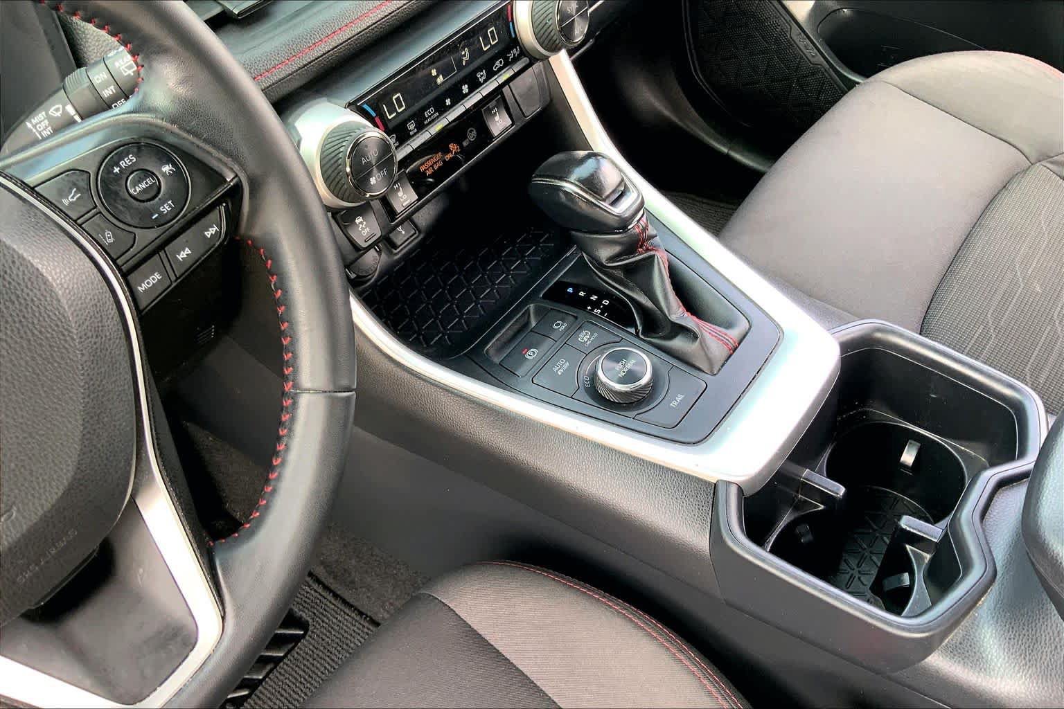 Used 2022 Toyota RAV4 SE AWD/4WD image 16
