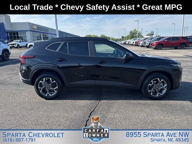 Used 2024 Chevrolet Trax LT FWD image 2