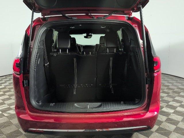 New 2026 Chrysler Pacifica Select image 6