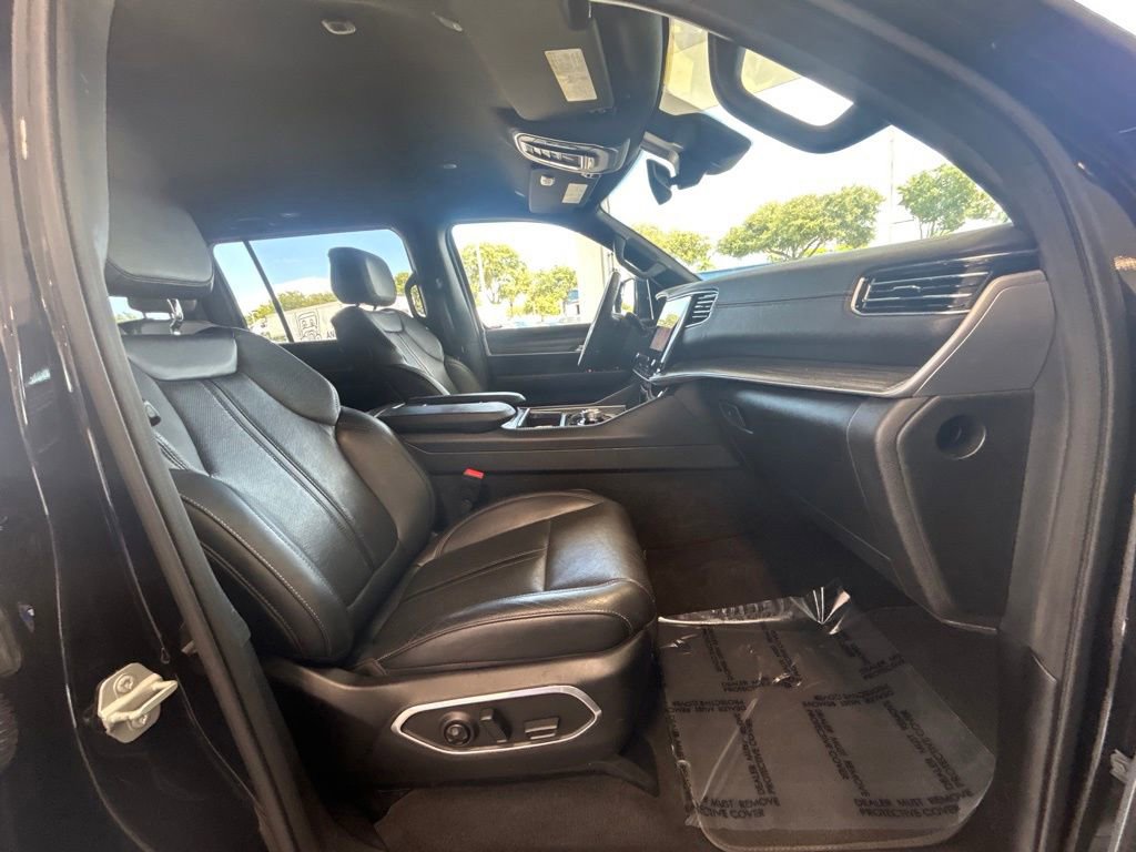 Used 2024 Jeep Wagoneer L Series II w/ Flexible Seating Group image 23