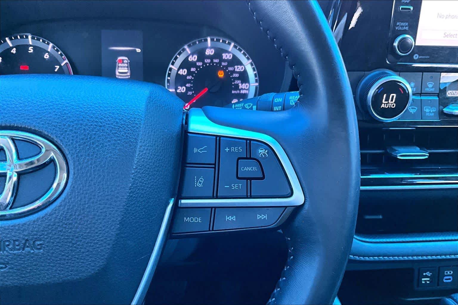 Used 2022 Toyota Highlander LE FWD image 24