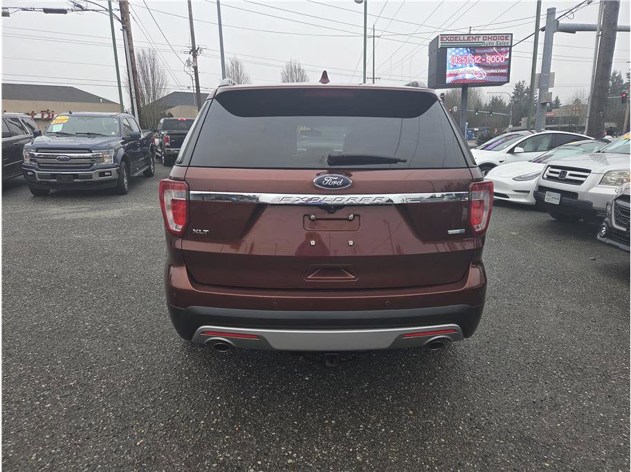 Used 2016 Ford Explorer XLT w/ Equipment Group 202A image 7