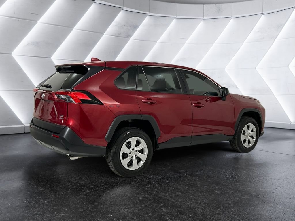 Used 2023 Toyota RAV4 LE AWD/4WD image 4
