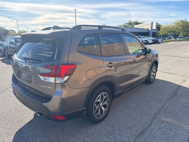 Used 2019 Subaru Forester Premium w/ All-Weather Package AWD/4WD image 3