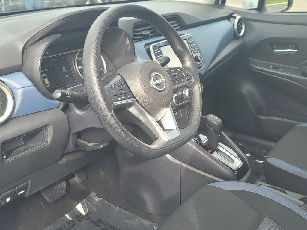 Used 2025 Nissan Versa SV FWD image 14