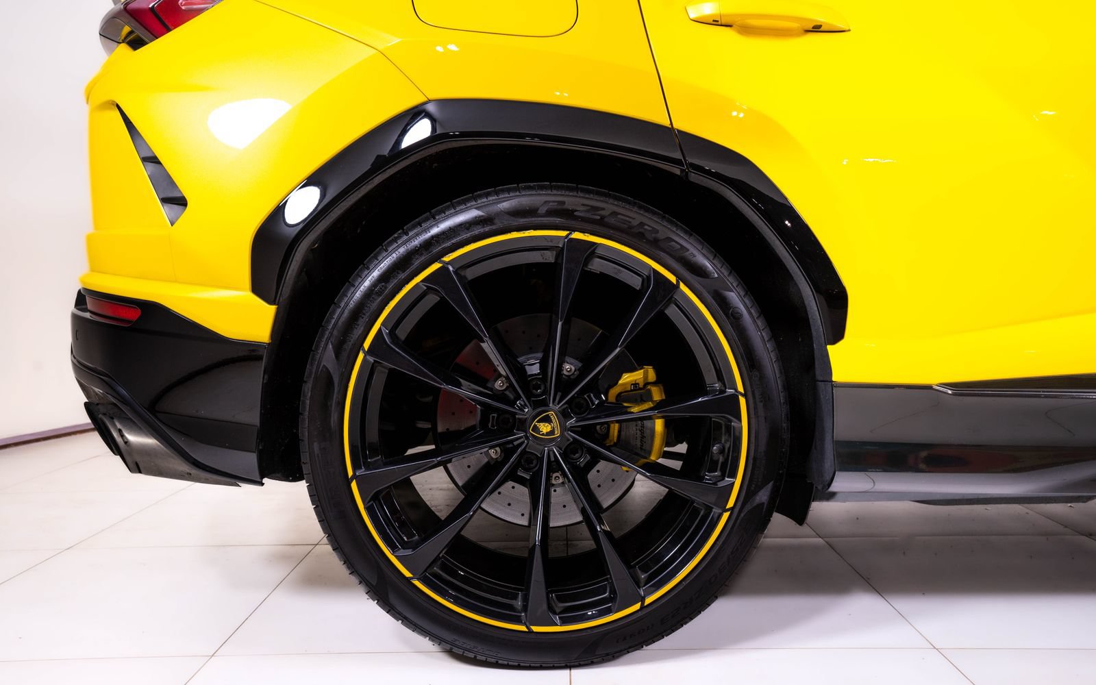 Used 2021 Lamborghini Urus AWD/4WD image 12