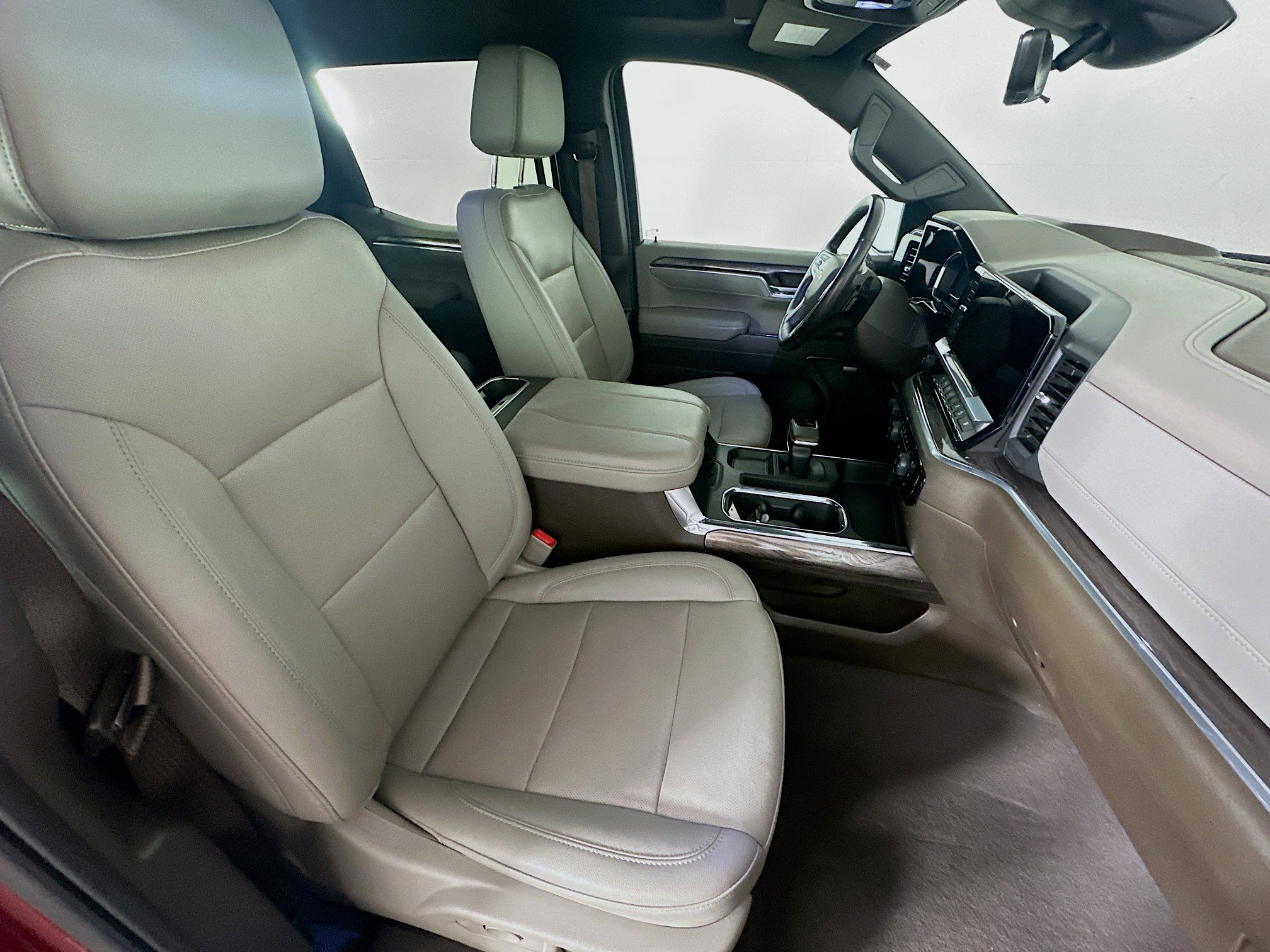 Used 2023 Chevrolet Silverado 1500 LTZ AWD/4WD image 32