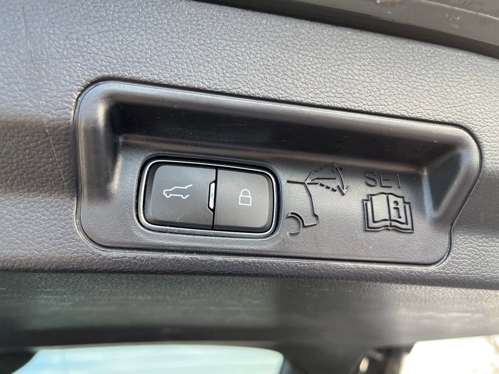 Used 2022 Ford Explorer Limited w/ Equipment Group 301A image 34