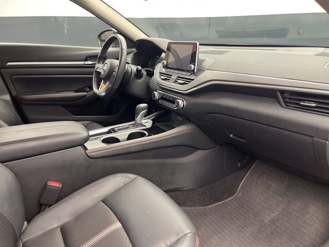 Used 2025 Nissan Altima 2.5 SR image 13