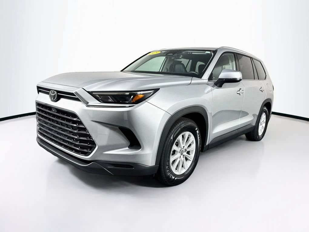 Used 2025 Toyota Grand Highlander FWD image 3