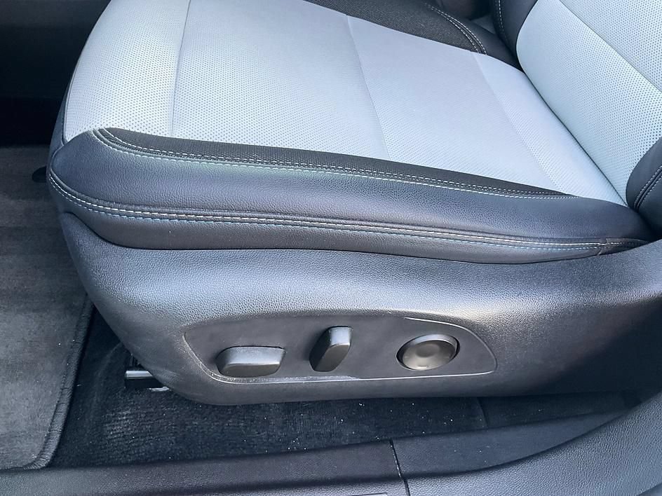 Used 2024 Chevrolet Equinox EV LT FWD image 29