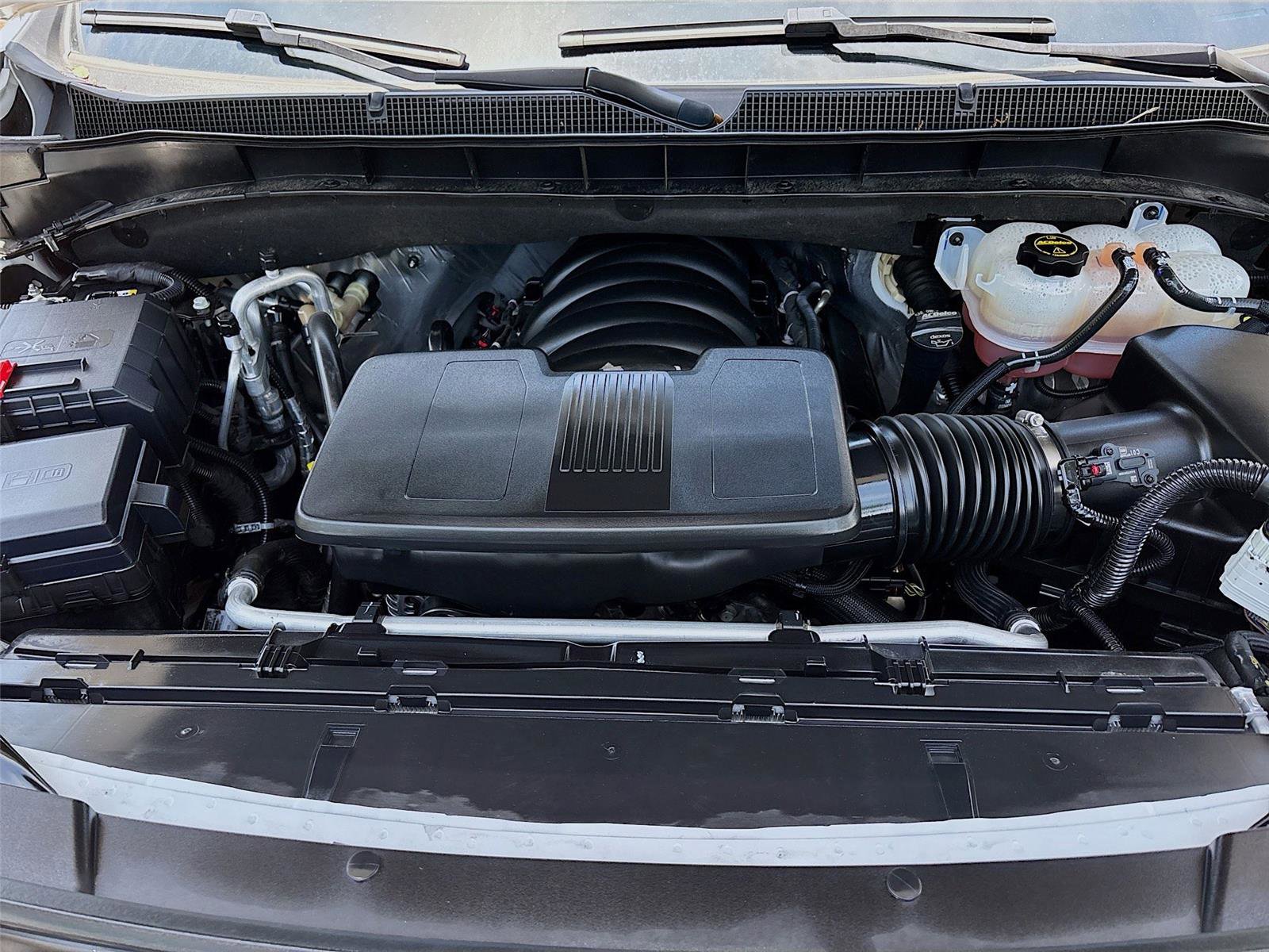 Used 2025 Chevrolet Suburban Z71 AWD/4WD image 32