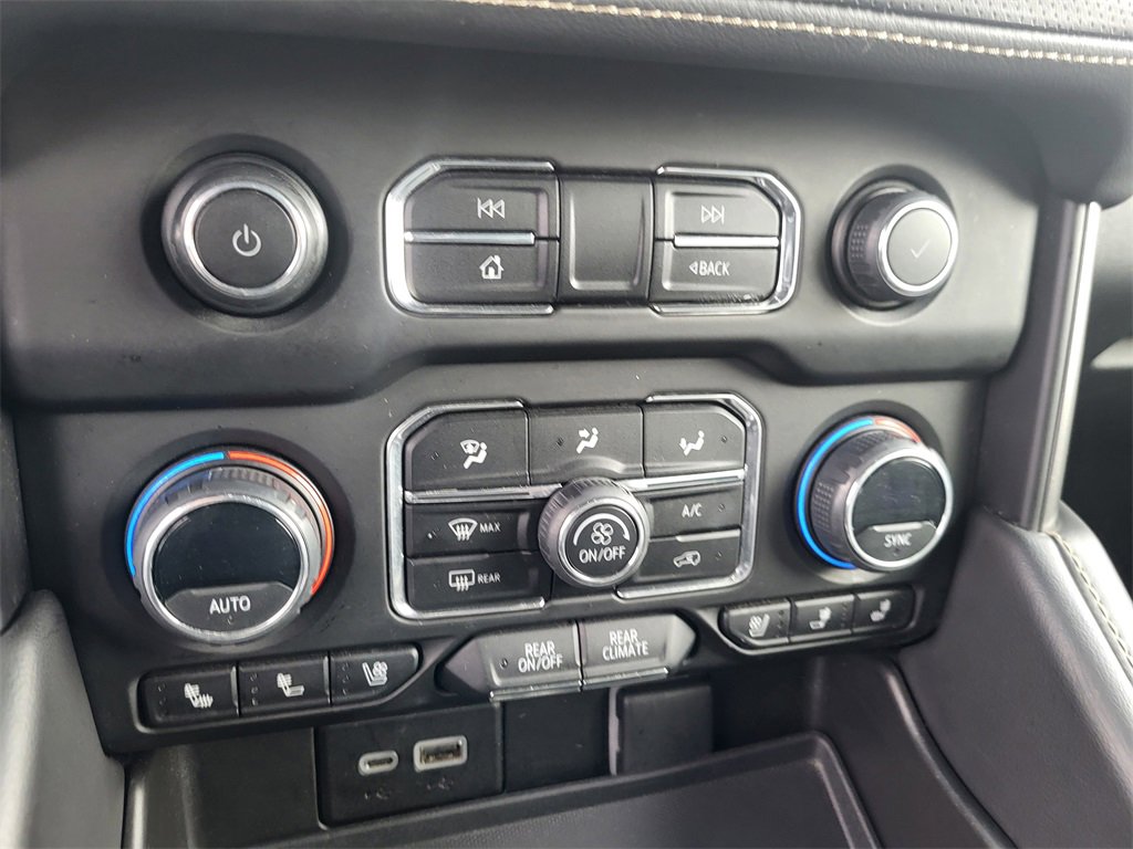 Used 2023 Chevrolet Suburban Premier image 26