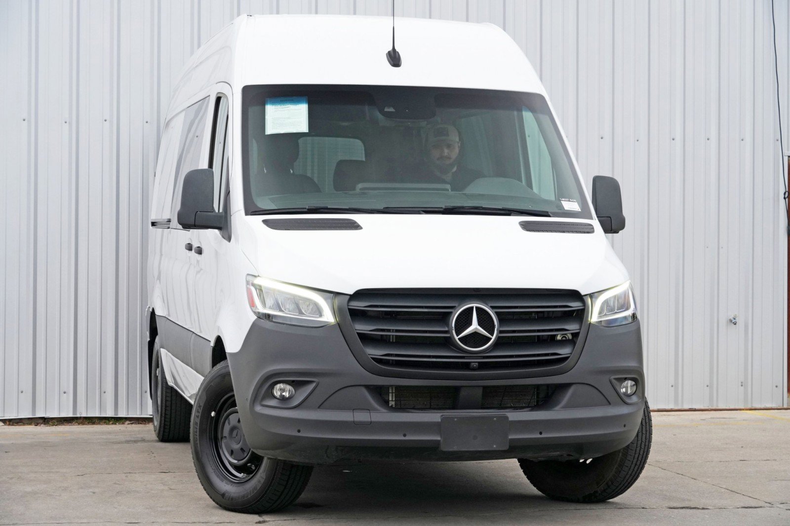 Used 2023 Mercedes-Benz Sprinter 2500 image 4