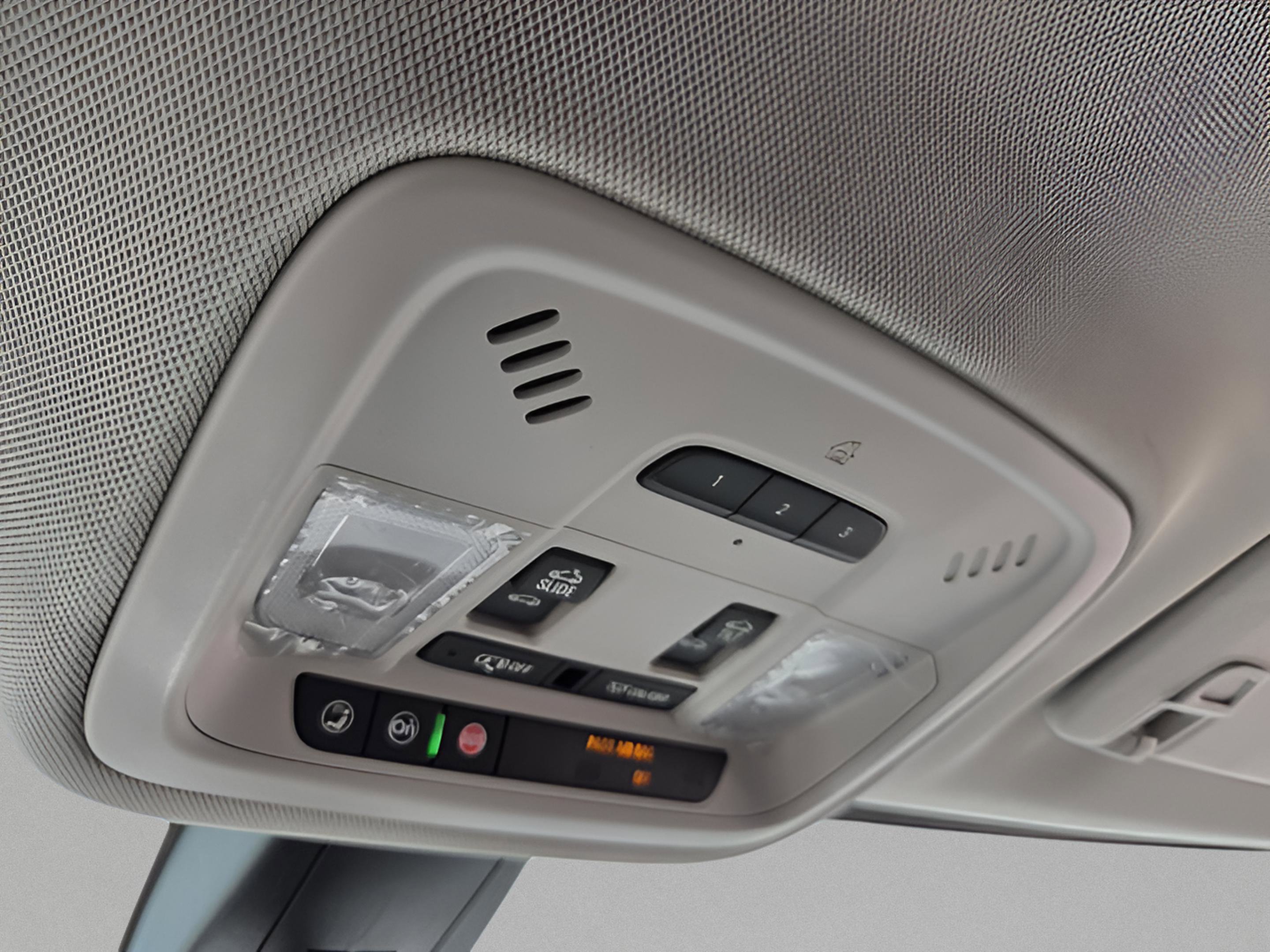 Used 2019 Chevrolet Traverse LT w/ LT Premium Package FWD image 32