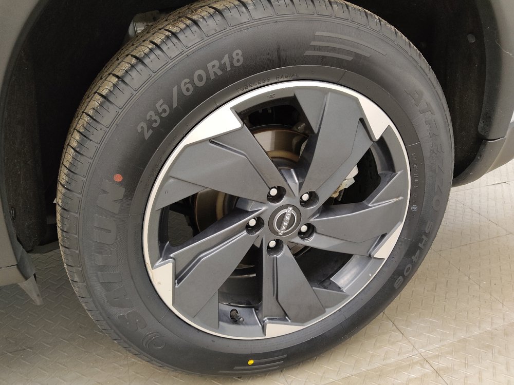 Used 2025 Nissan Rogue SV AWD/4WD image 31