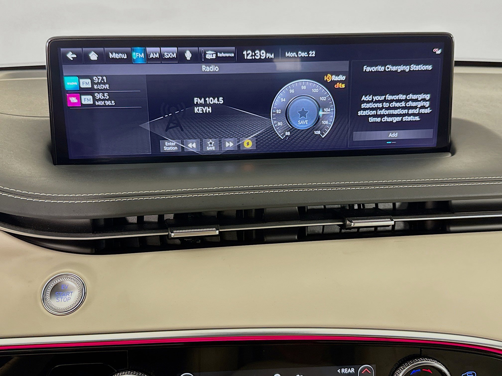 Used 2024 Genesis Electrified GV70 Advanced w/ Prestige Package image 17