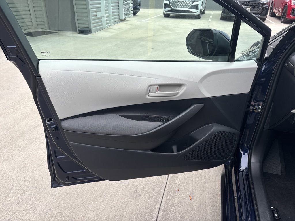 Used 2025 Toyota Corolla LE image 10
