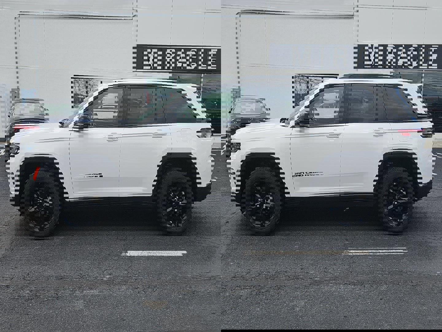 Used 2023 Jeep Grand Cherokee Limited w/ Black Appearance Package AWD/4WD image 3